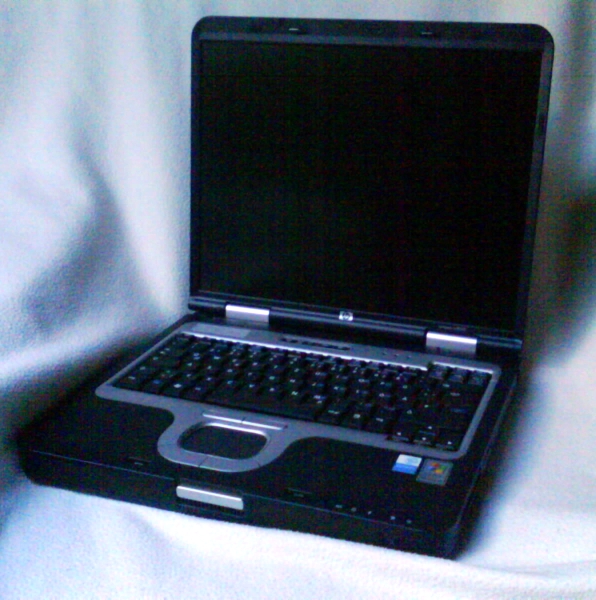 Datei:Hp nc8000 1.jpg